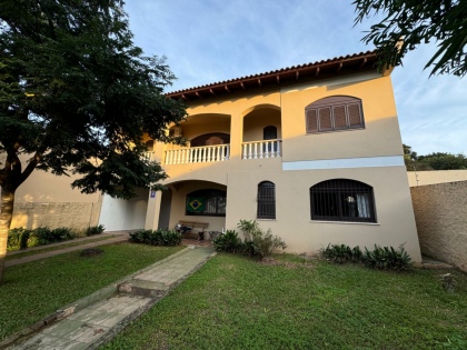 Casa de 3 dormitórios em Cruz Alta no bairro Centro